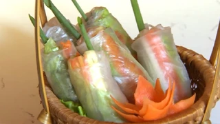 Gỏi cuốn tôm chua Huế