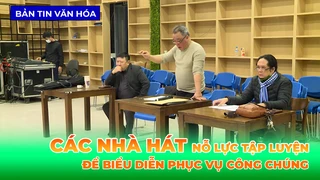 Các Nhà Hát Nỗ Lực Tập Luyện Để Biểu Diễn Phục Vụ Công Chúng