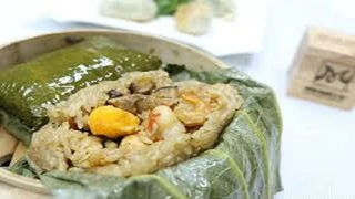 Xôi gà hấp lá sen