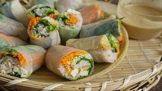 Thanh đạm với phở cuốn chay