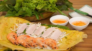 Độc đáo bánh Xèo làm từ " Trái tim" cây Dừa