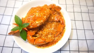 Cách làm cua sốt trứng muối và lẩu cua nước ép hoa quả