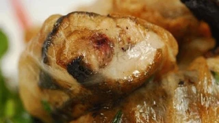 Lươn om riềng mẻ & lươn bọc mỡ chài nướng (phần 2)