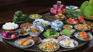 Chuẩn bị mâm tiệc tất niên cuối năm sum vầy với gia đình và bạn bè (phần 2)