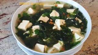 Thanh mát với canh rong biển đậu phụ