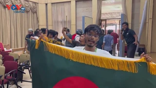 Bangladesh hỗn loạn, hàng nghìn người biểu tình xông vào đập phá dinh Thủ tướng| VOVTV