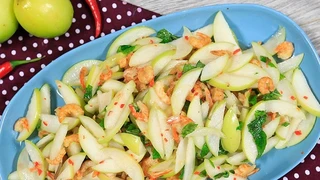 Gỏi táo tôm khô, nhâm nhi ngày lạnh 