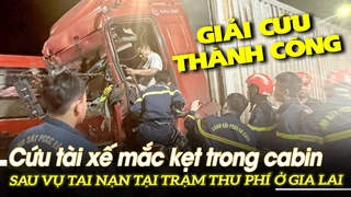 Cứu tài xế mắc kẹt trong cabin sau vụ tai nạn tại trạm thu phí ở Gia Lai | VOVTV
