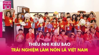 Thiếu nhi kiều bào trải nghiệm làm nón lá Việt Nam