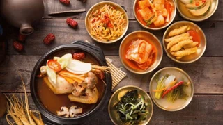 Món gà tiềm hồng sâm (phần 3)