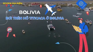 Bơi trên hồ Titicaca ở Bolivia