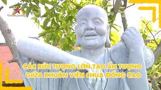 Các bức tượng lớn tạo ấn tượng giữa khuôn viên chùa Đống Cao