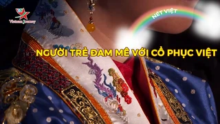 Người trẻ đam mê với cổ phục Việt