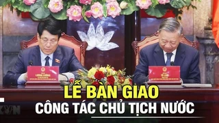 Tổng Bí thư Tô Lâm và Chủ tịch nước Lương Cường bàn giao công tác của Chủ tịch nước