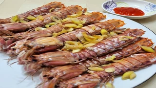 Tôm tít mùa nổi gió