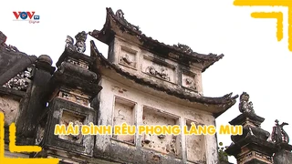 Mái đình rêu phong làng Mui
