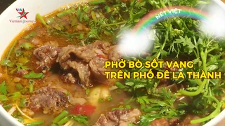 Phở bò sốt vang trên phố Đê La Thành
