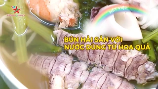 Bún hải sản với nước dùng từ hoa quả