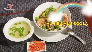 Hủ tiếu mực độc lạ