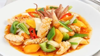 Mực xào ngũ sắc cho mâm cỗ cuối năm thêm ấm áp 4