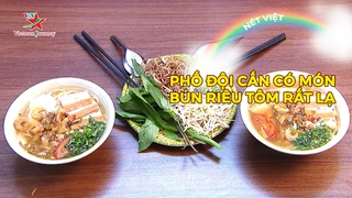 Phố Đội Cấn có món bún riêu tôm rất lạ