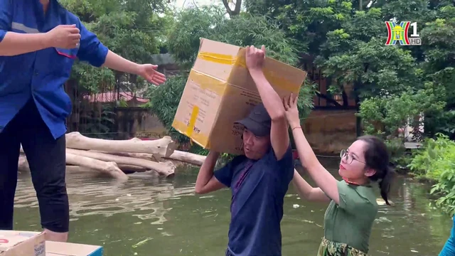 Công an huyện Chương Mỹ túc trực hỗ trợ người dân vùng lũ | An ninh Thủ đô | 03/08/2024