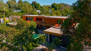 Biệt thự xa hoa tại Beverly Hills với lối đi trên cao độc đáo - P.2