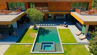 Biệt thự xa hoa tại Beverly Hills với lối đi trên cao độc đáo - P.9