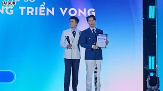 Ninh Dương Story lên nhận giải Vietnam iContent, fan bùng nổ khiến H'Hen Niê, Thùy Tiên suýt xoa