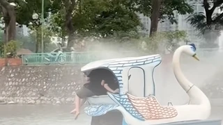 View triệu đô hồ Trúc Bạch