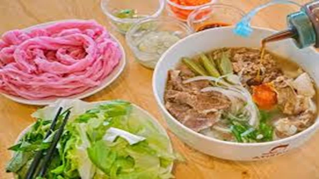 Phở đỏ tái lăn - Phong Cách Ẩm Thực Đầy Thú Vị